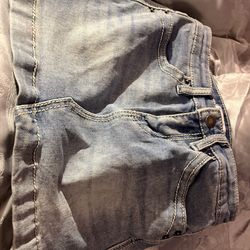 Rue21 Light washed women’s Jean skirt