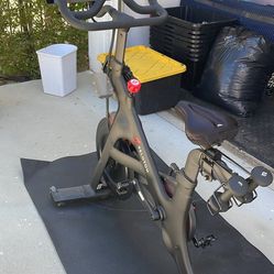 Peloton exercise bike barely used with Matt and size 38 shoes worn once. Ex cond. pick up or deliver  As is. Great deal!!!