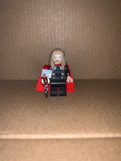 LEGO Marvel Thor Minifigure with Axe and Cape
