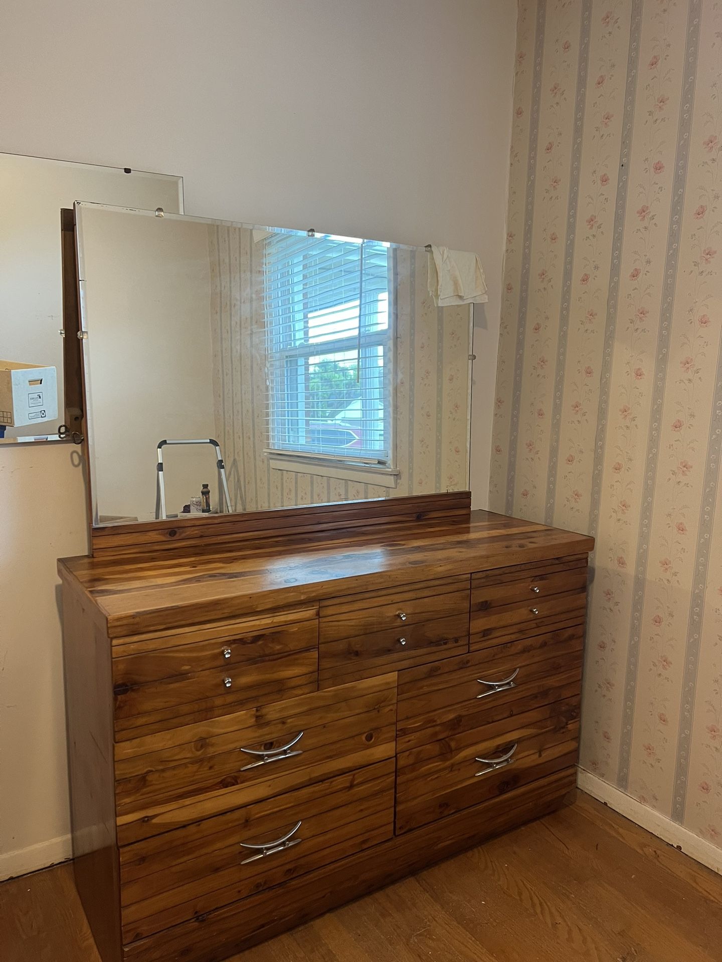 Cedar Dresser With Mirror With 2Night Stands