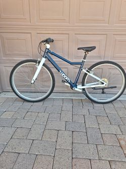 WOOM 26 INCH 8 X 1 SPEED LIKE NEW