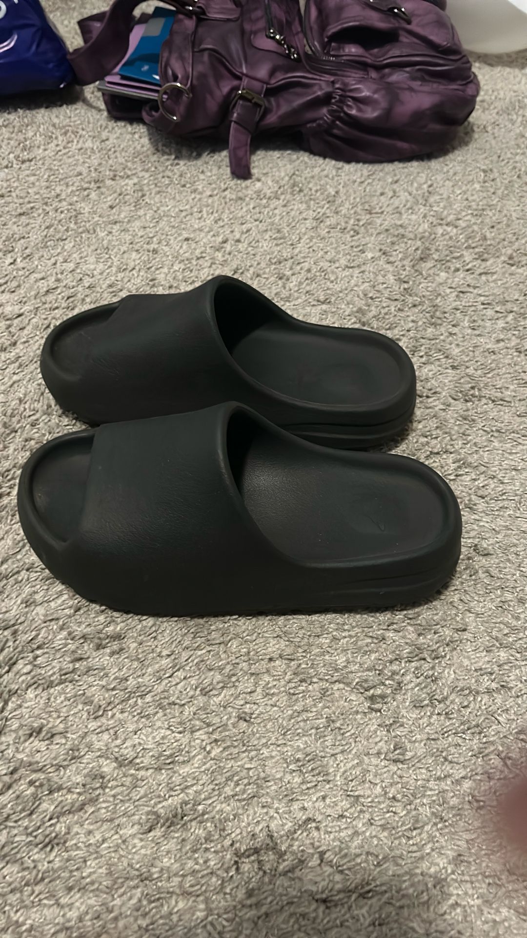 size 6 women’s yeezy slides Real
