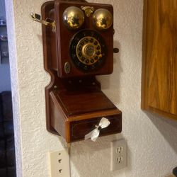 Old Telephone 