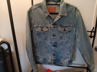 2 Levi's jackets for men size small