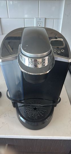 Keurig coffee machine with accessories