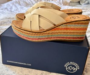 Beautiful White Mountain Platform Sandals!