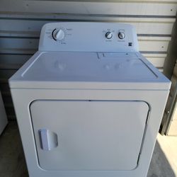 Like New!!! Kenmore, Extra Large Capacity Gas Dryer!!! It's in Excellent Condition!!! It Works Perfectly!!! Must See To Appreciate!!!