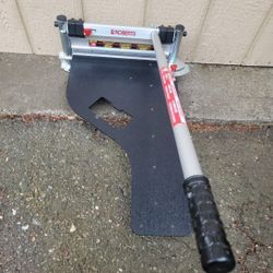 ROBERTS 13 in. Multi-Floor Cutter with 0 to 45 Degree Miter Guide and 28-1/2 in. Handle