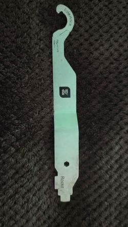 Tesla, solar panel removal tool for installation and removal