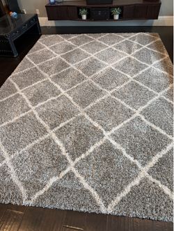 Grey/white area rug 9 x 12