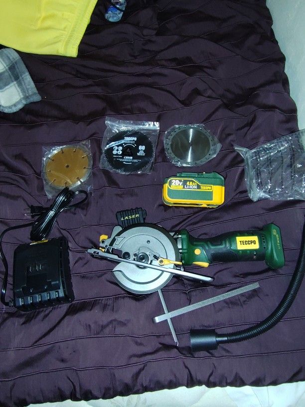 Teccpo Mini Circular Saw