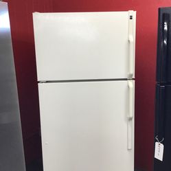 Hotpoint 17 Cu Ft Top And Bottom Fridge. 1 year Warranty 