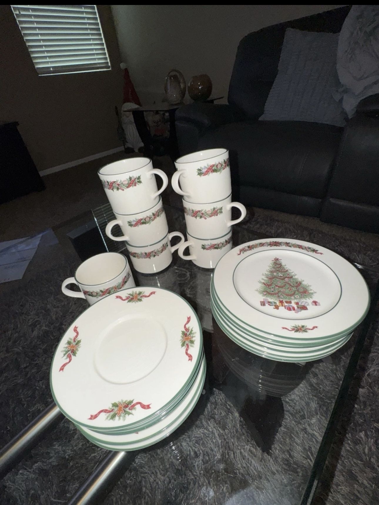 Vintage Beautiful Caldor Inc. Christmas Dish Ware Set Made In Japan 18 Pieces