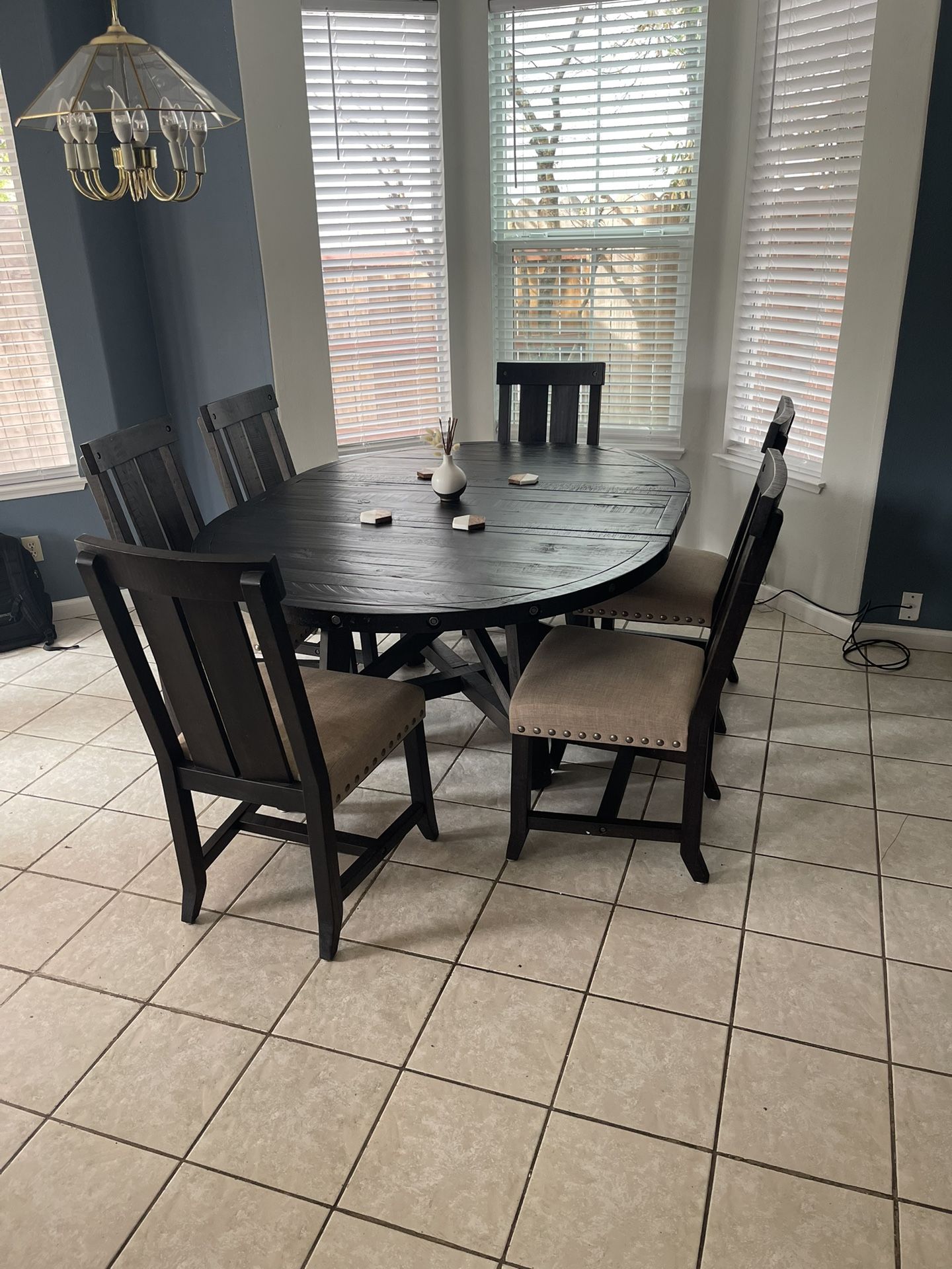 Living Spaces Jaxon Dining Set