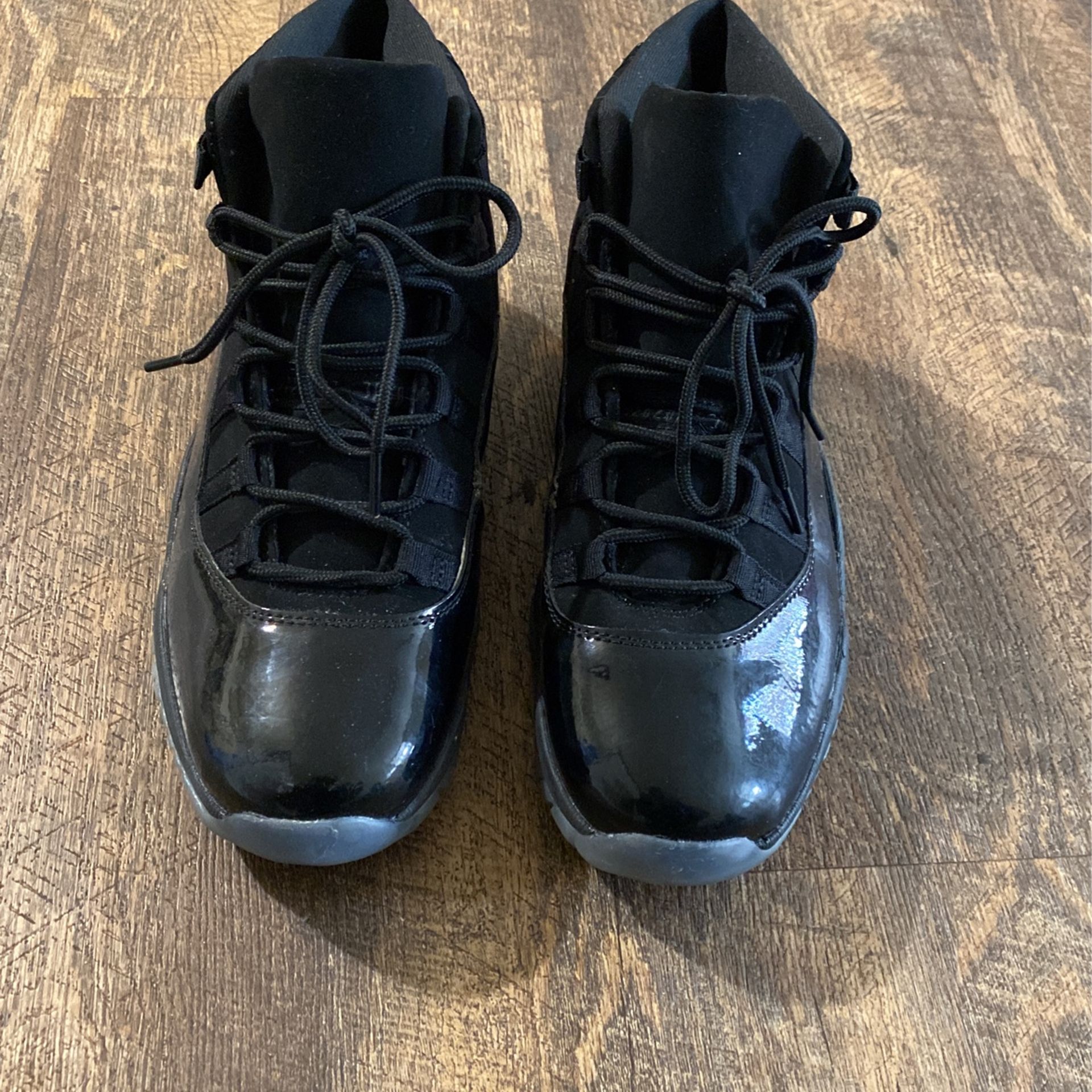 Air Jordan 11 Retro 'Cap and Gown' All black, Size