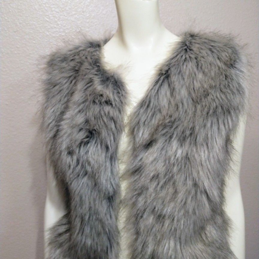 🔥Sz M Gorgeous  Faux Fur Chic Vest 