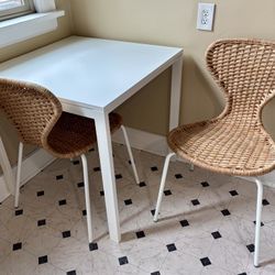 White IKEA VIHALS breakfast table & ÄLVSTA rattan chairs w/white legs
