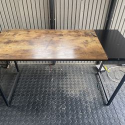 Desk / table