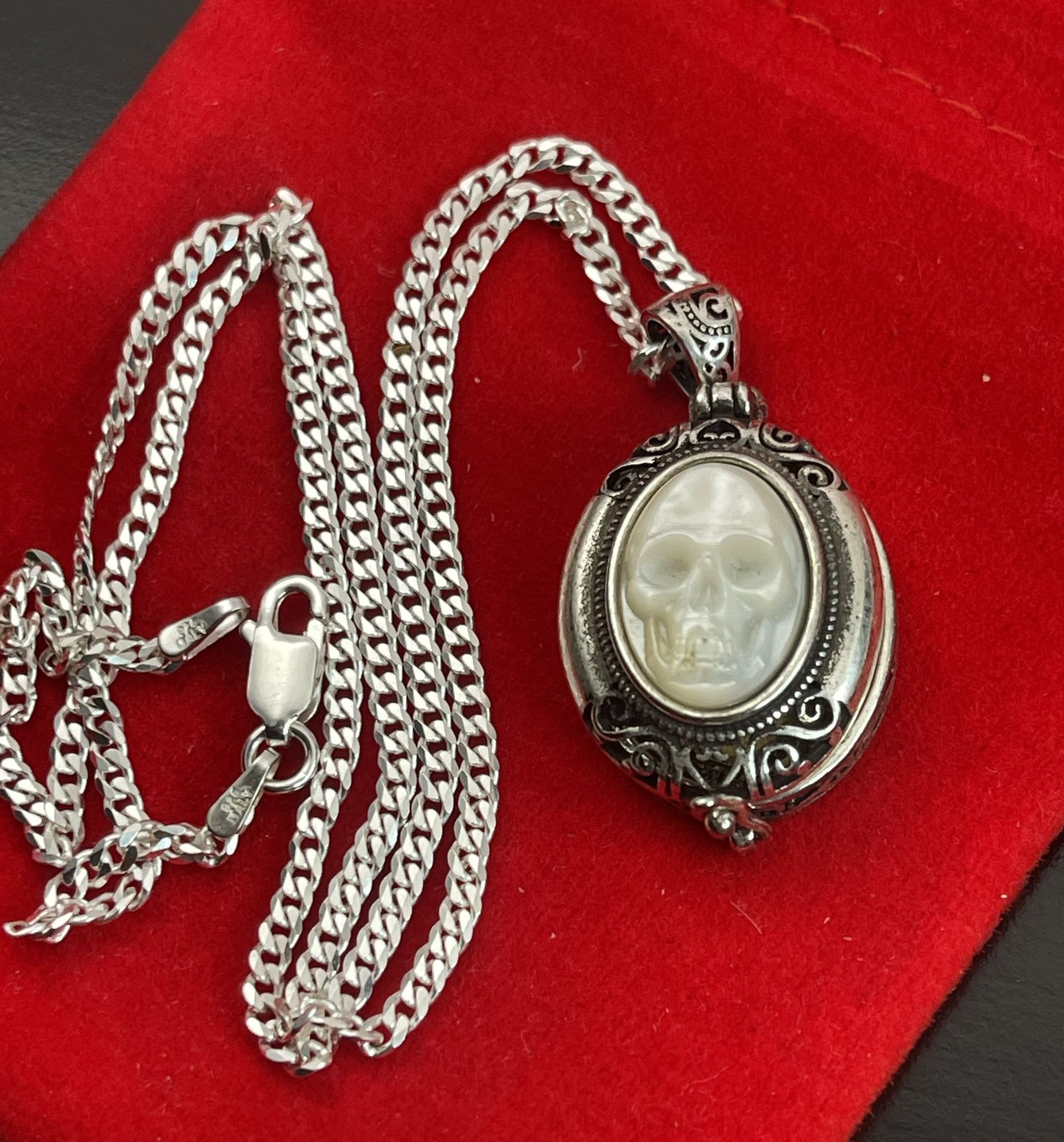 italian cuban chain 18 inch and silver pearl skull locket 