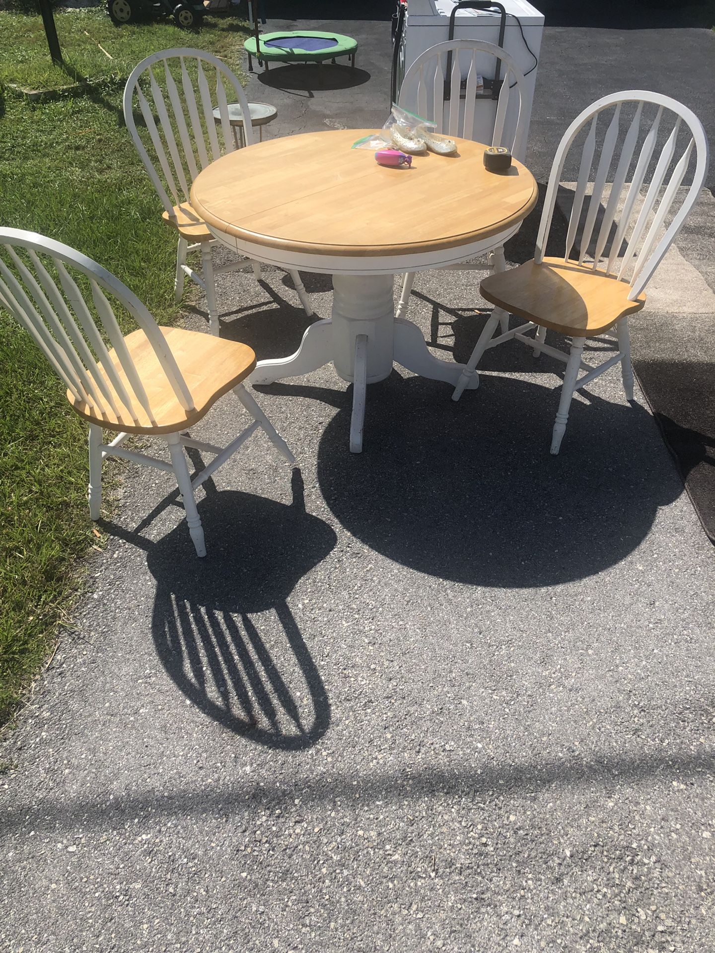 Kitchen circle table and 4 chairs