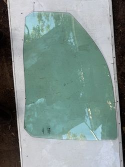 2002-2006 Chevy trailblazer door glass