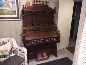 Estey. 1800's. Pump organ