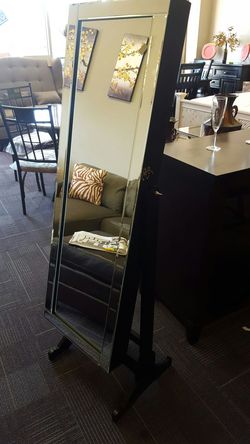 Jewellery mirror
