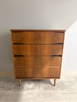 Vintage Bassett 4-Drawer Tall Dresser – Mid-Century Style