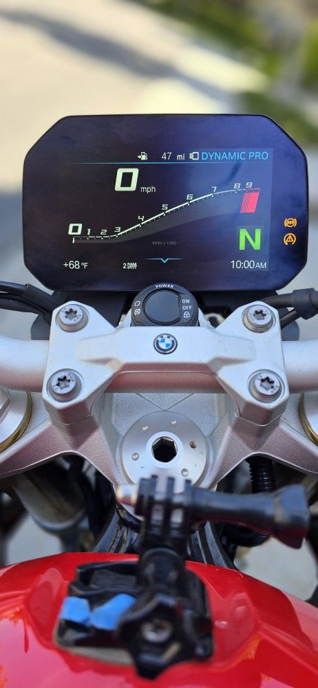 2020 BMW F900R SE 