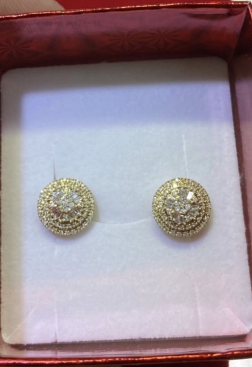 10kt Gold Diamond Earrings