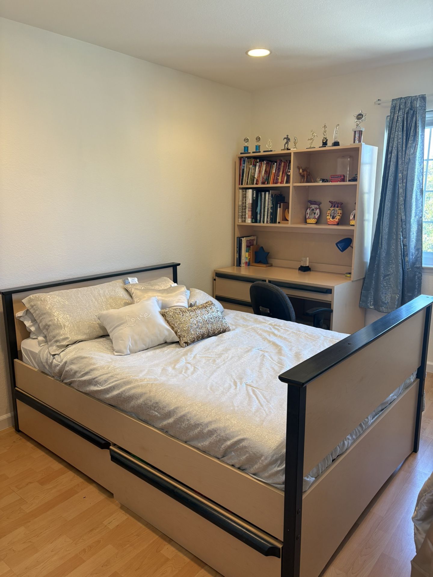 Maple Wood Bed, Mattress & Hutch
