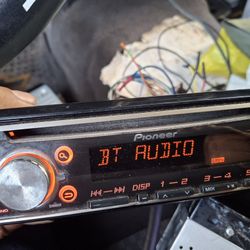 STEREO PIONEER CD AUX USB BLUETOOTH CAMBIA DE DIFERENTES COLORES GOOD CONDICIÓN ABLO ESPAÑOL 