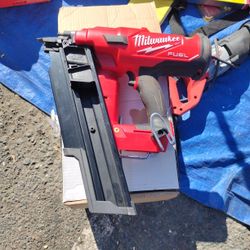 Milwaukee M18 21 Degrees Framing Nailer
