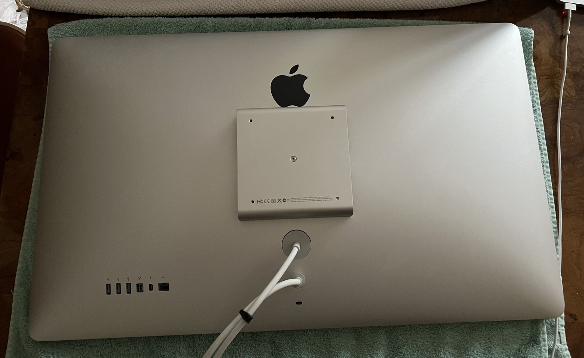 Apple 27” Thunderbolt Display With Genuine Apple VESA Mount