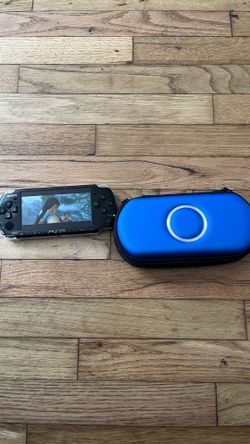PSP 3000 comes with charger case and Tumb Rider