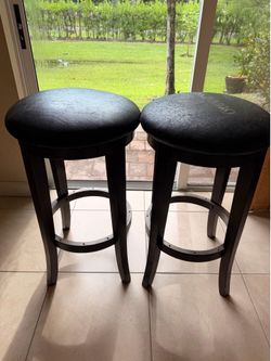 Free bar stools