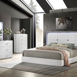 4 PCS QUEEN SIZE BEDROOM SET (BRAND NEW)(((MATTRESS NOT INCLUDED)))