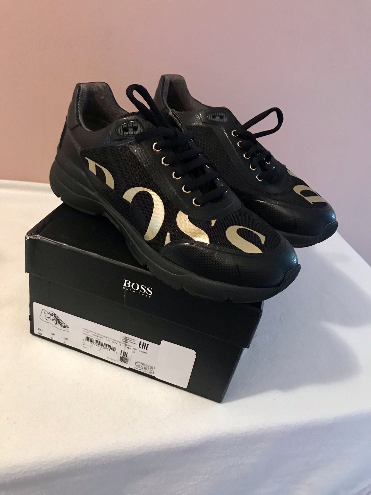 HUGO BOSS  SNEAKERS SIZE 39