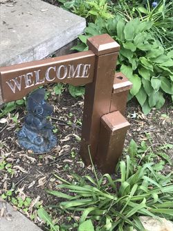 Wooden front yard welcome sign. $10