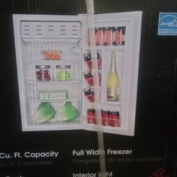Magic Chef
3.3 cu. ft. Mini Fridge Brand New in White $150