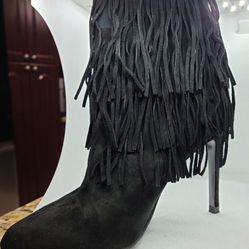 Black suede ankle boots with fringes