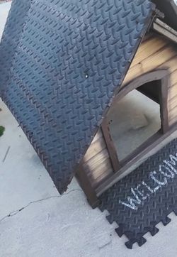 Wood Doghouse with weatherproof roof