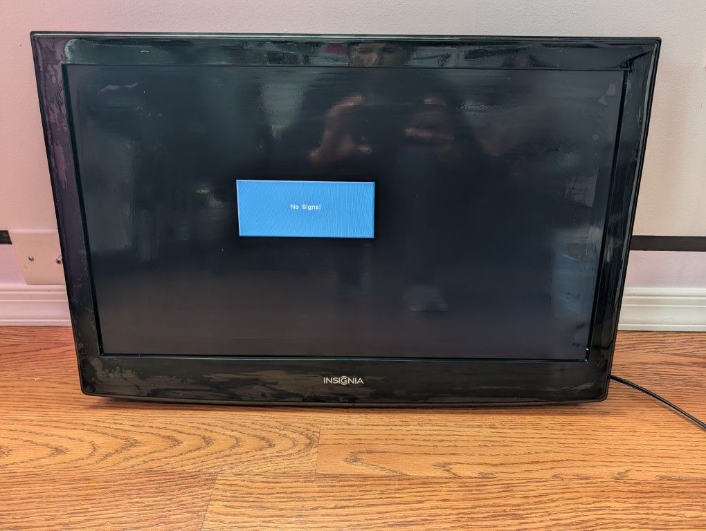 24" Insignia LCD TV/DVD combo