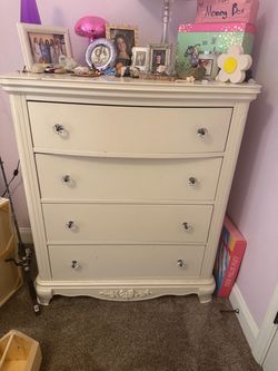 Bassett dresser