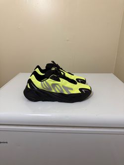 adidas Yeezy Boost 700 MNVN
