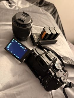 Like NEW Sony Alpha 7 IV Camera Kit with FE 28-70mm f/3.5-5.6 OSS II Lens