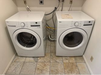 LG Washer & Gas Dryer Set – Purchased New 2025 – Excellent Condition