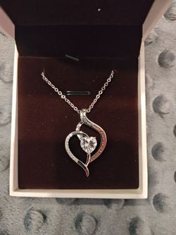 Heart pendant necklace
