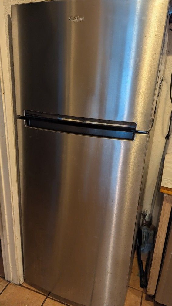 Whirlpool Refrigerator WRT518SZFM
