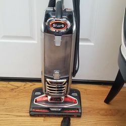 NEW cond SHARK  DUO CLEAN MODEL VACUUM WITH ATTACHMENTS  , AMAZING POWER SUCTION. , WORKS EXCELLENT  , IN THE BOX 